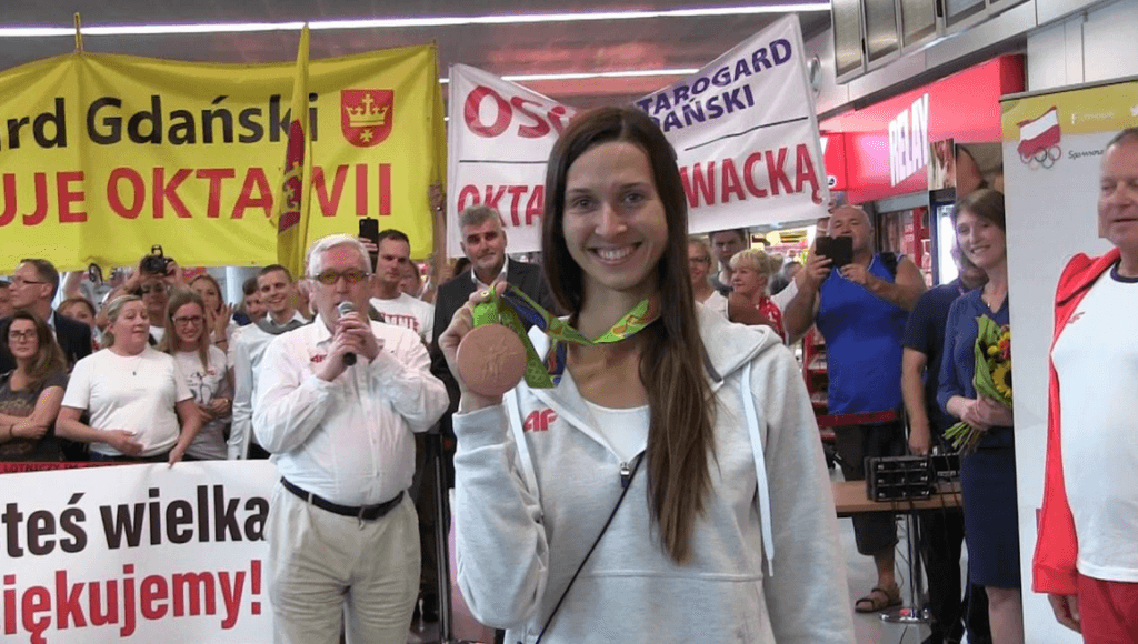 Oktawia Nowacka with her gold Medal