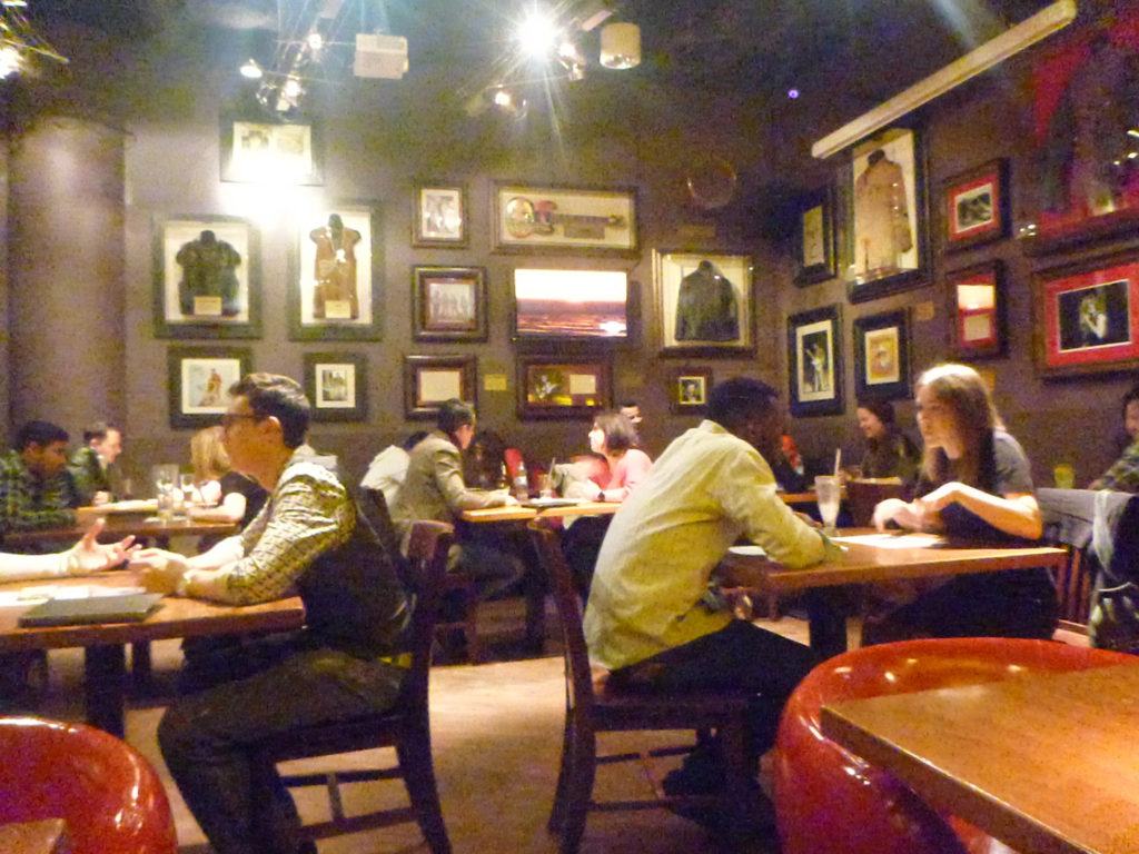 Dziwaczne Odkrycia: Speed Dating at the Hard Rock Cafe, Warszawa