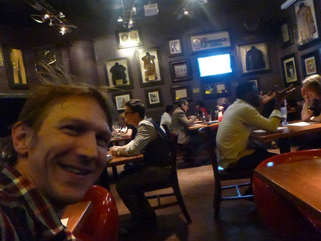 Dziwaczne Odkrycia: Speed Dating at the Hard Rock Cafe, Warszawa