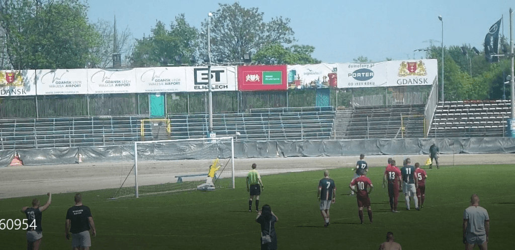 Śmieszne Historie o Piłce Nożnej w Polsce: Watching Football in a Speedway Stadium in Gdańsk!! GKP Wybrzeze 2-1 Gryf Goręczyno