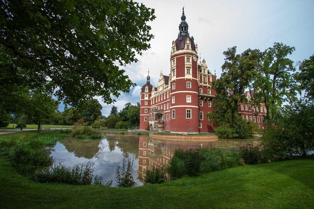 Park Mużakowski which straddles the Germany to Poland border