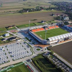 Śmieszne Historie o Piłce Nożnej w Polsce: Introducing Bruk-Bet Termalica Nieciecza, Europe's Smallest Ever Top Flight Football Club - Copyright - https://www.bruk-bet.pl/public/images/parking-i-stadion-bruk-bet-termalica-nieciecza.jpg