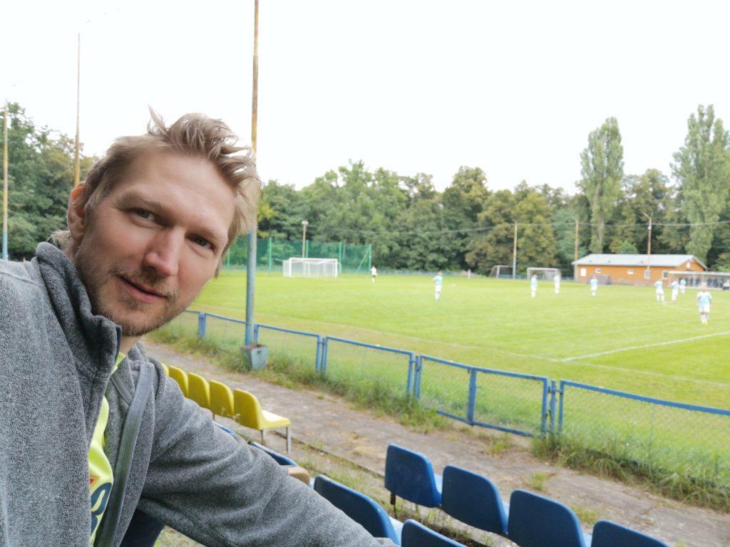 Śmieszne Historie o Piłce Nożnej w Polsce: Kolejarz Łódź 1-2 Saints Łódź, Watching A "Boat Derby" in a Forest in Łódź