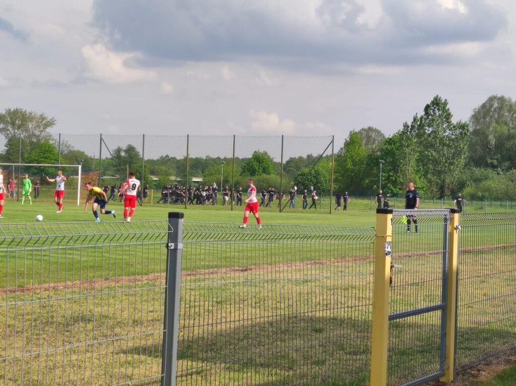 Śmieszne Historie o Piłce Nożnej w Polsce: KS Warka 1-1 KS Powiślanka Lipsko - Local Derby In Warka