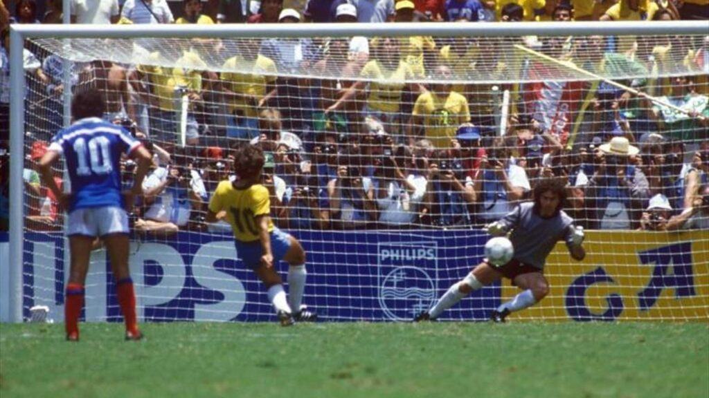 Joel Bats of France saves from Zico (Arthur) in July 1986